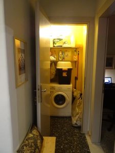 The Oasis Apartment - laundry room