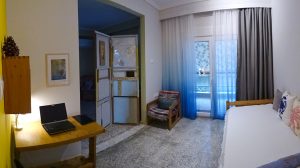 The Oasis Apartment - living room